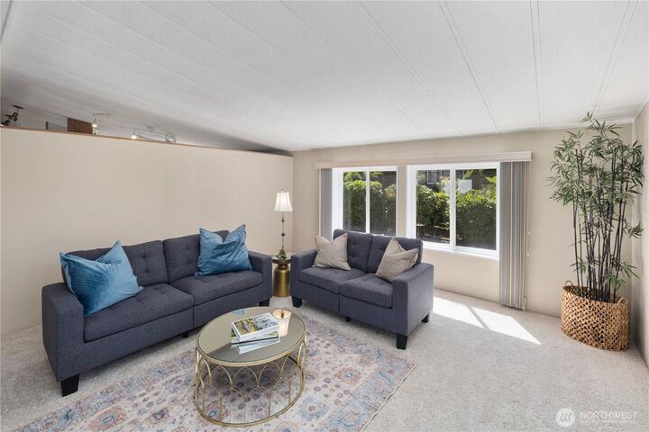 Property Photo: 17308 Woodcrest Drive NE WA 98011