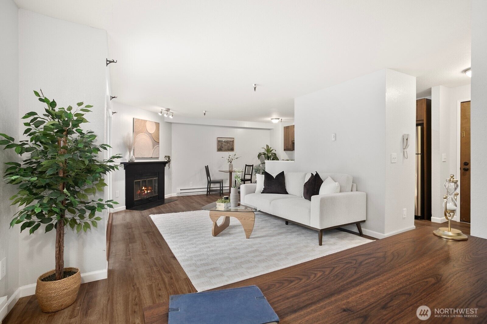 Property Photo:  1100 Ave NE Harrington Avenue NE 211  WA 98056 