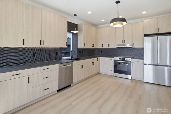 Property Photo:  4517 E  35th Avenue S  WA 98118 