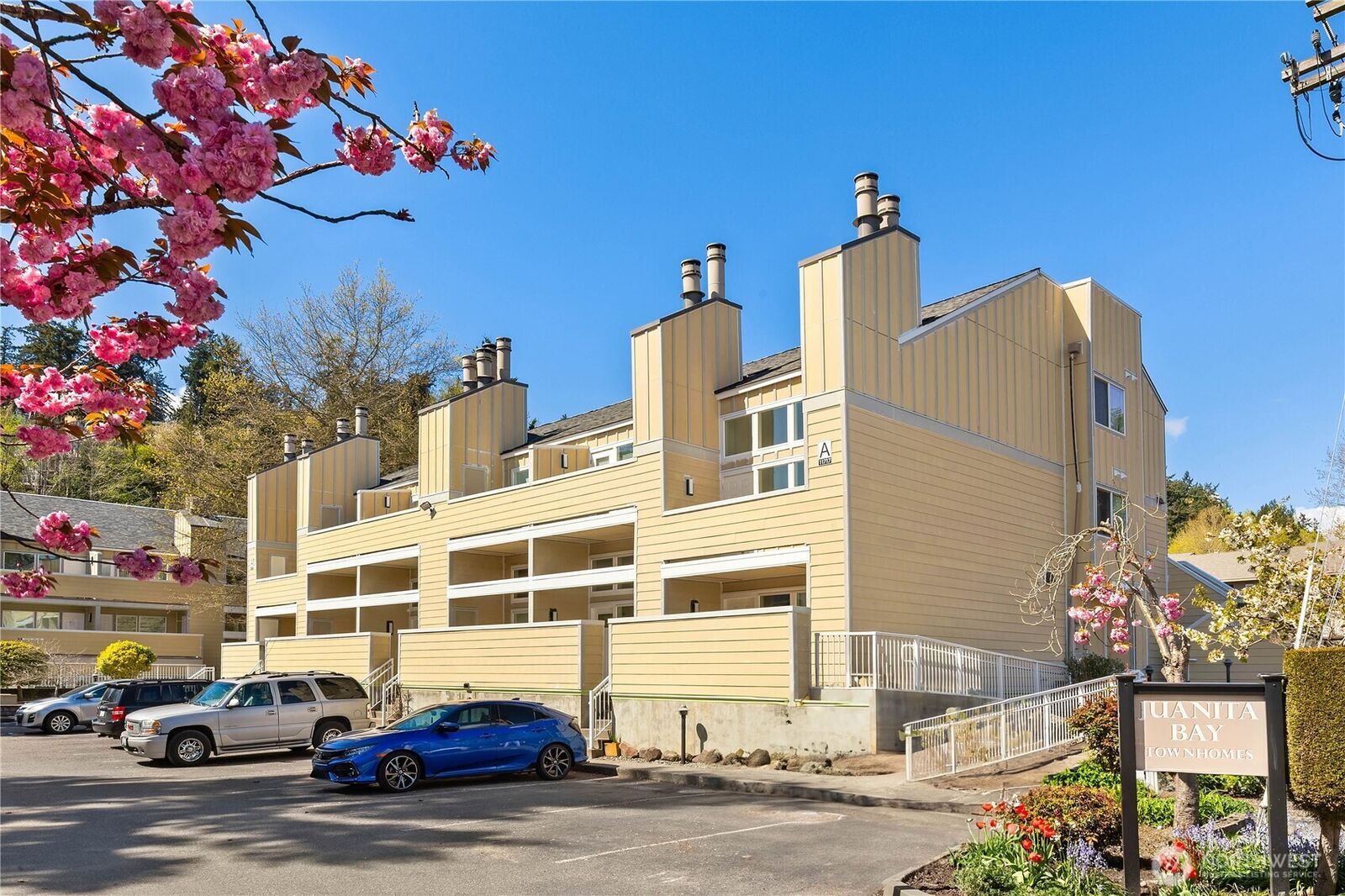 Property Photo:  11717  93rd Avenue NE 6A  WA 98034 