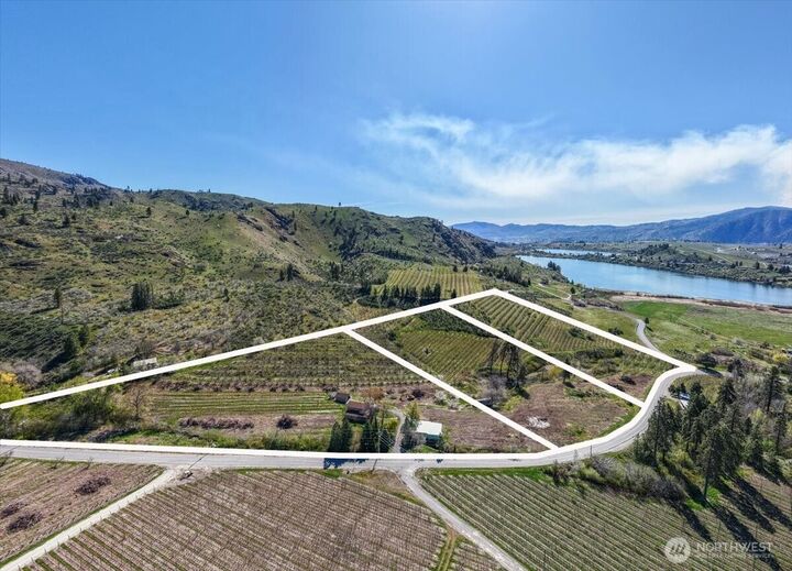 Property Photo:  1  Borealis Lane  WA 98831 