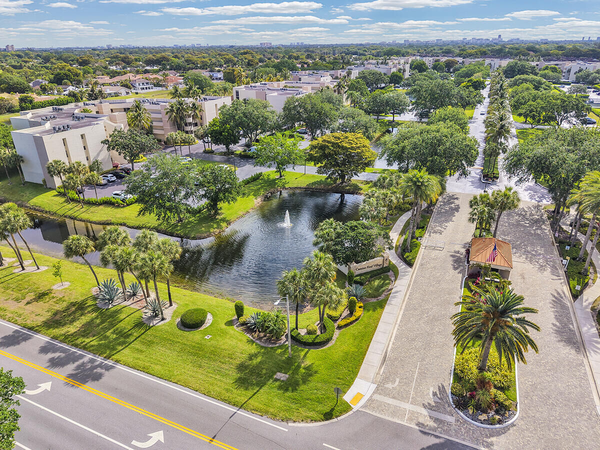 Property Photo:  5749 Camino Del Sol 404  FL 33433 