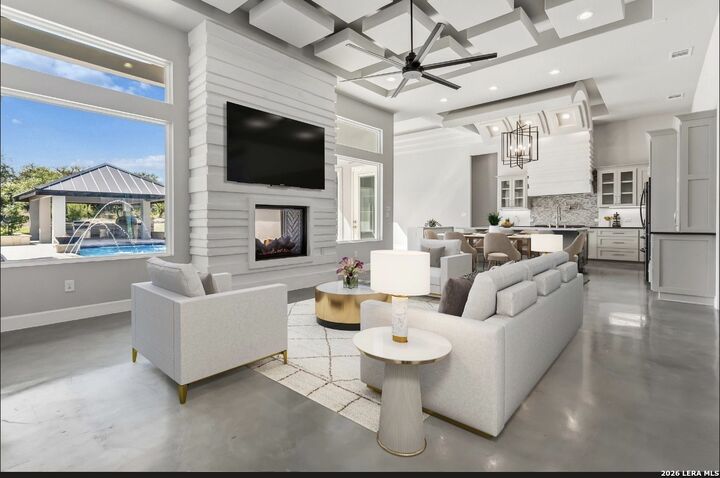 Property Photo:  922 Maximino Ridge Rd  TX 78163 