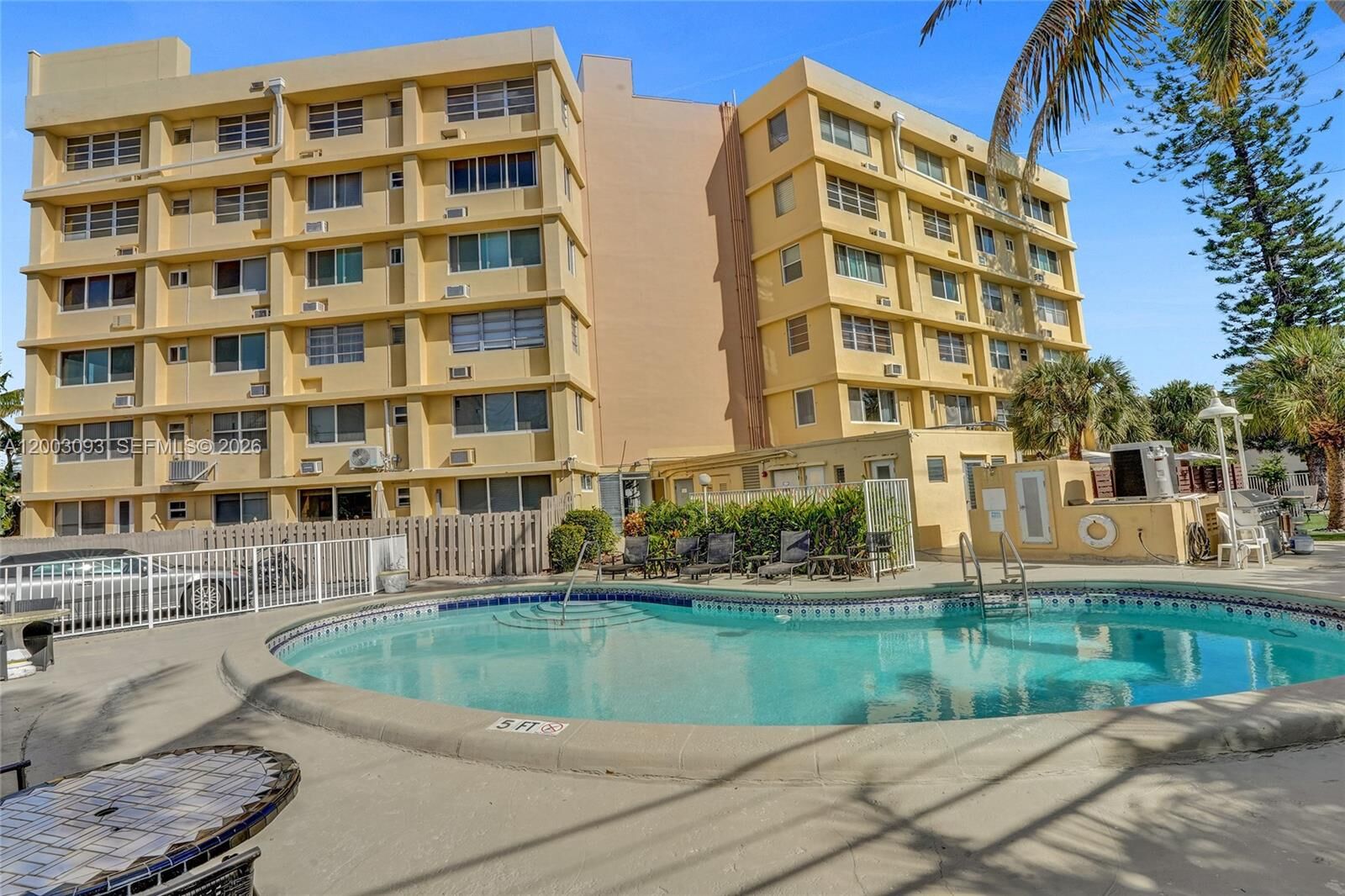 Property Photo:  2400 NE 9th St 603  FL 33304 