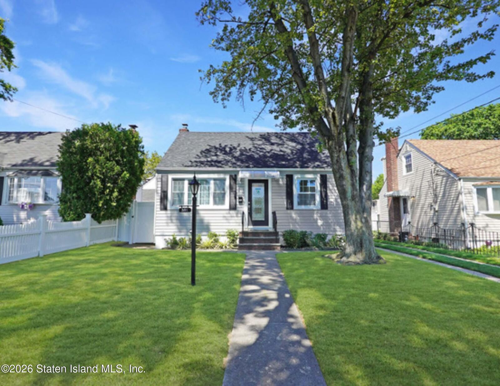 Property Photo:  381 Lathrop Avenue  NY 10302 