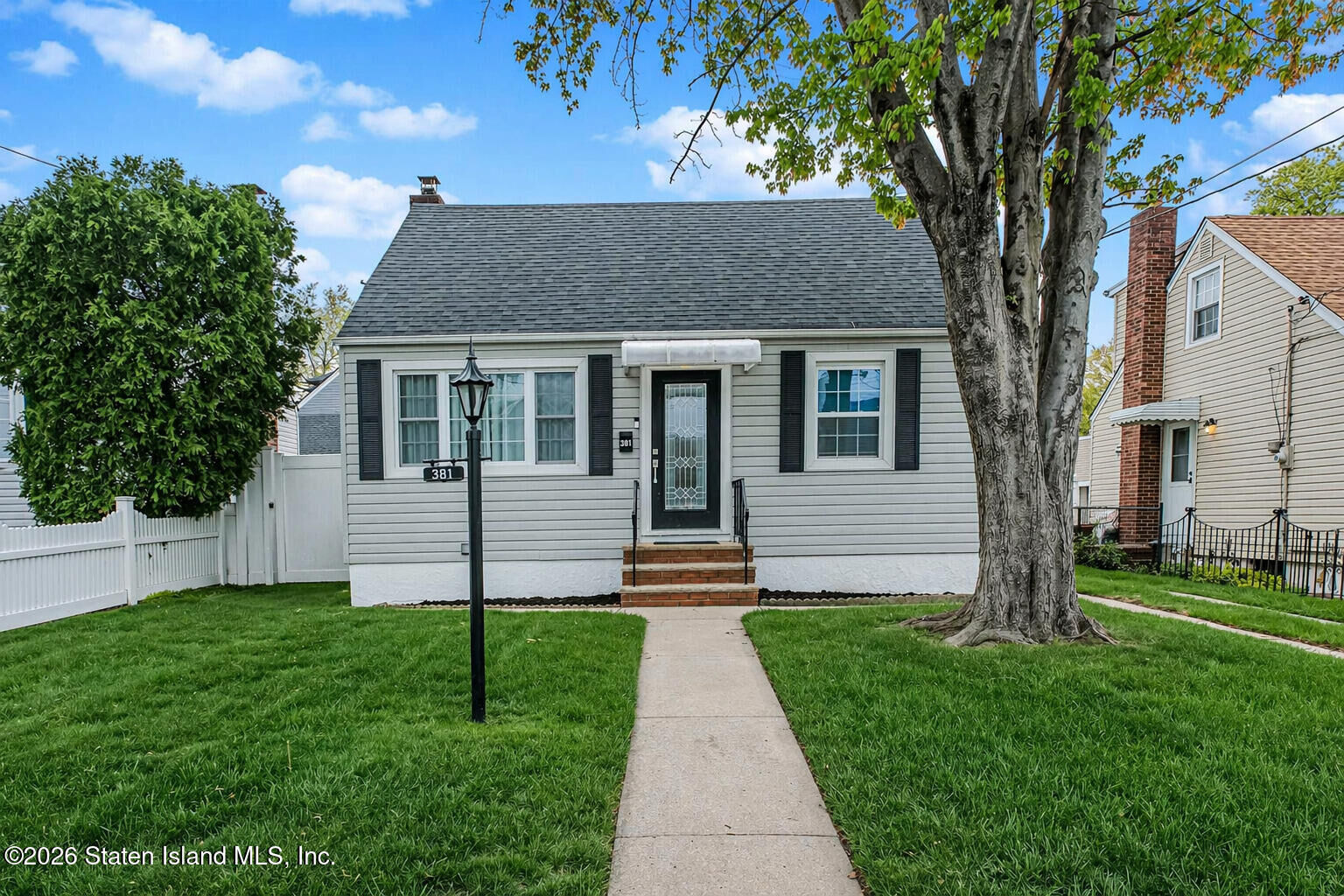 Property Photo:  381 Lathrop Avenue  NY 10302 