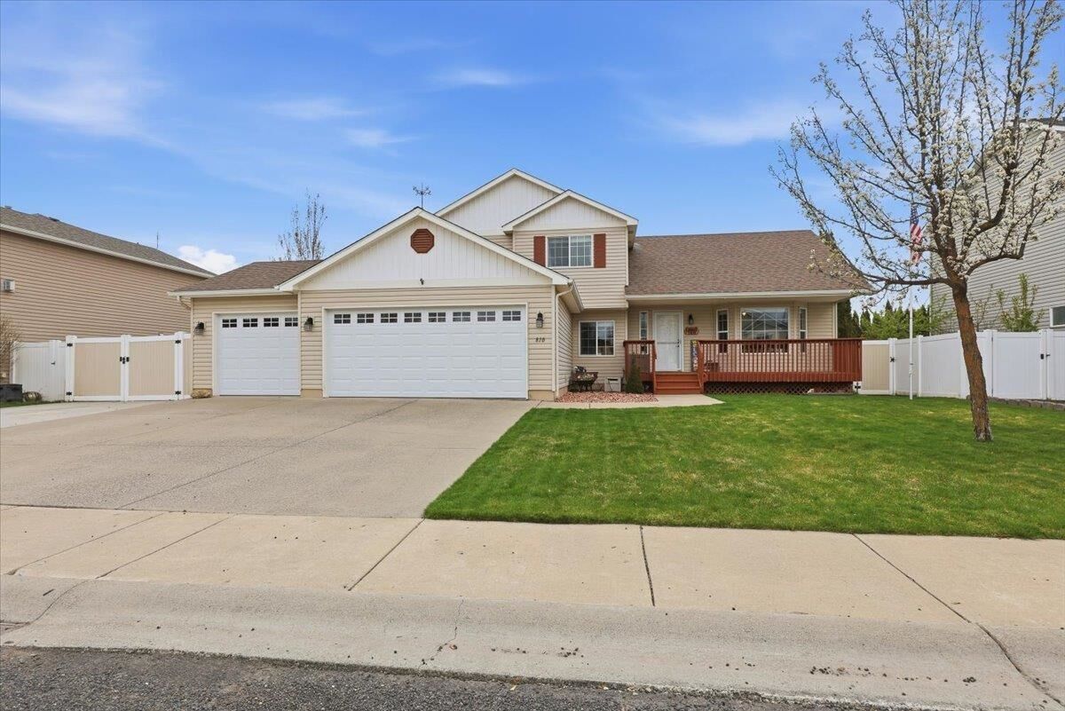 Property Photo:  810 E Collin Ave  WA 99022 