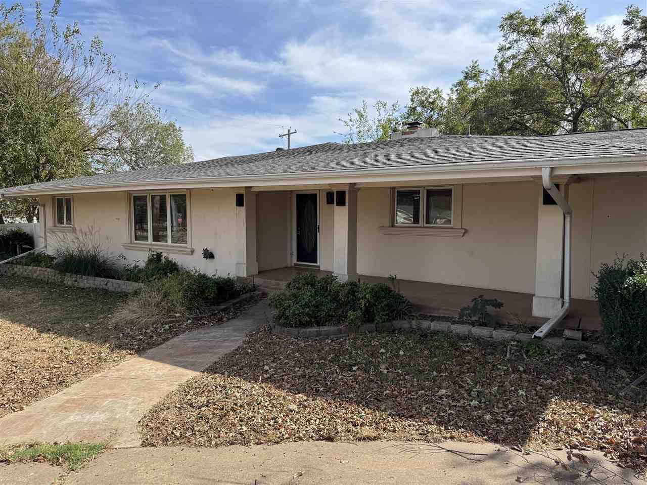 Property Photo:  735 E 9th Street  OK 74023 