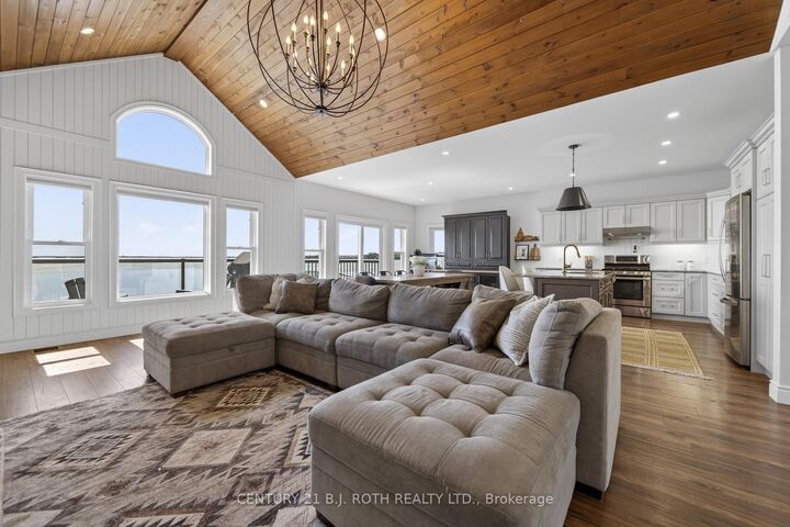 Photo de la propriété: 1931 Woods Bay Road ON L3V 0V7
