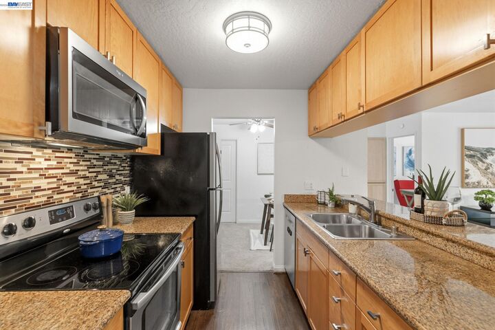 Property Photo:  1087 Murrieta Blvd 331  CA 94550 