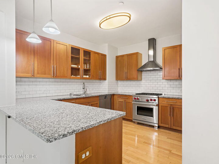Property Photo:  1515 Summer Street Unit 601  CT 06905 