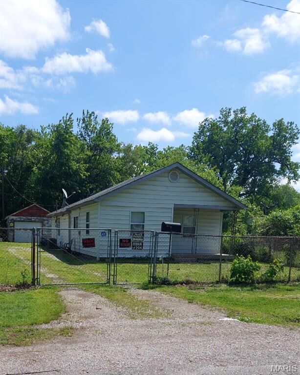 Property Photo: 1918 N 57th Street IL 62204