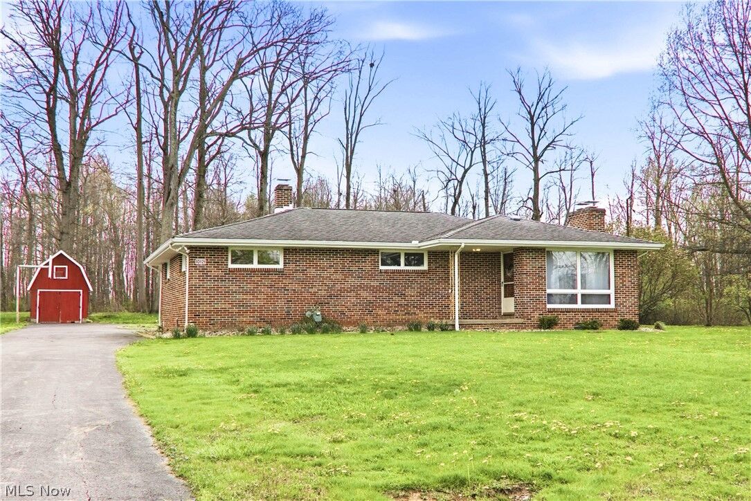 Property Photo: 10121 Springfield Road OH 44514