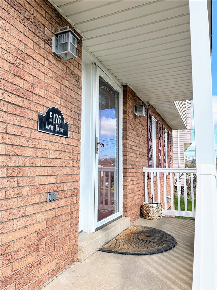 Property Photo: 5176 Janie Dr PA 15227