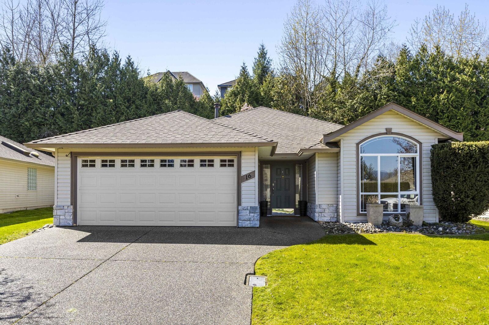 Property Photo: 32250 Downes Road 16 BC V4X 2R1