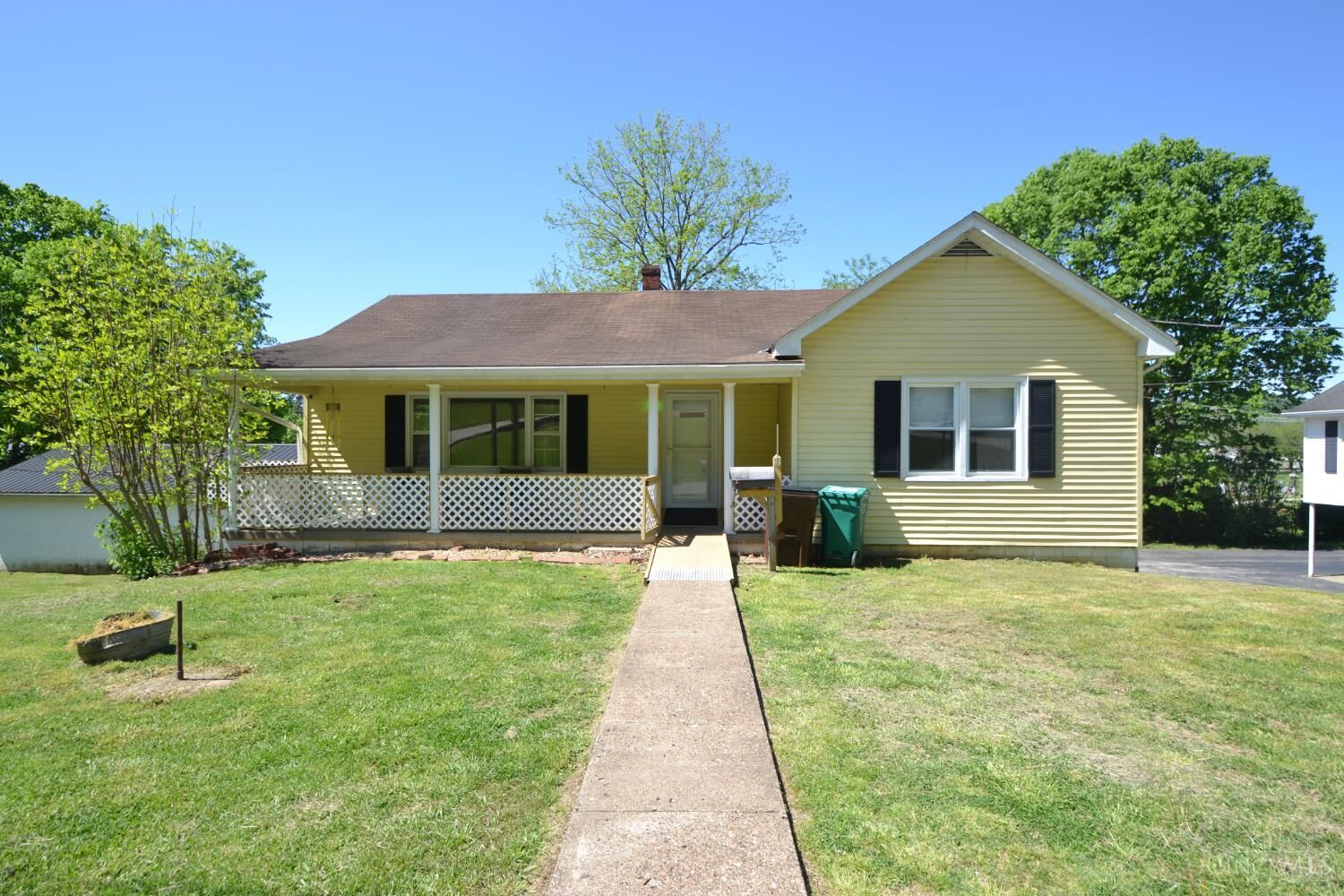 Property Photo:  709 Meadow Lane Drive  OH 45167 