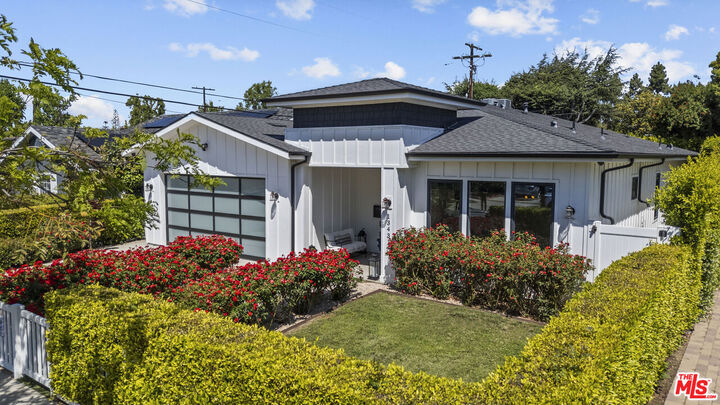 Property Photo:  13431 Weddington St  CA 91401 