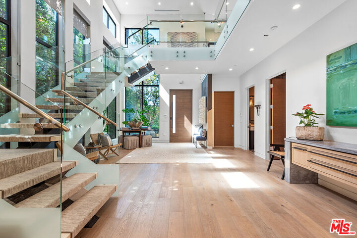 Property Photo:  346 N Laurel Ave  CA 90048 