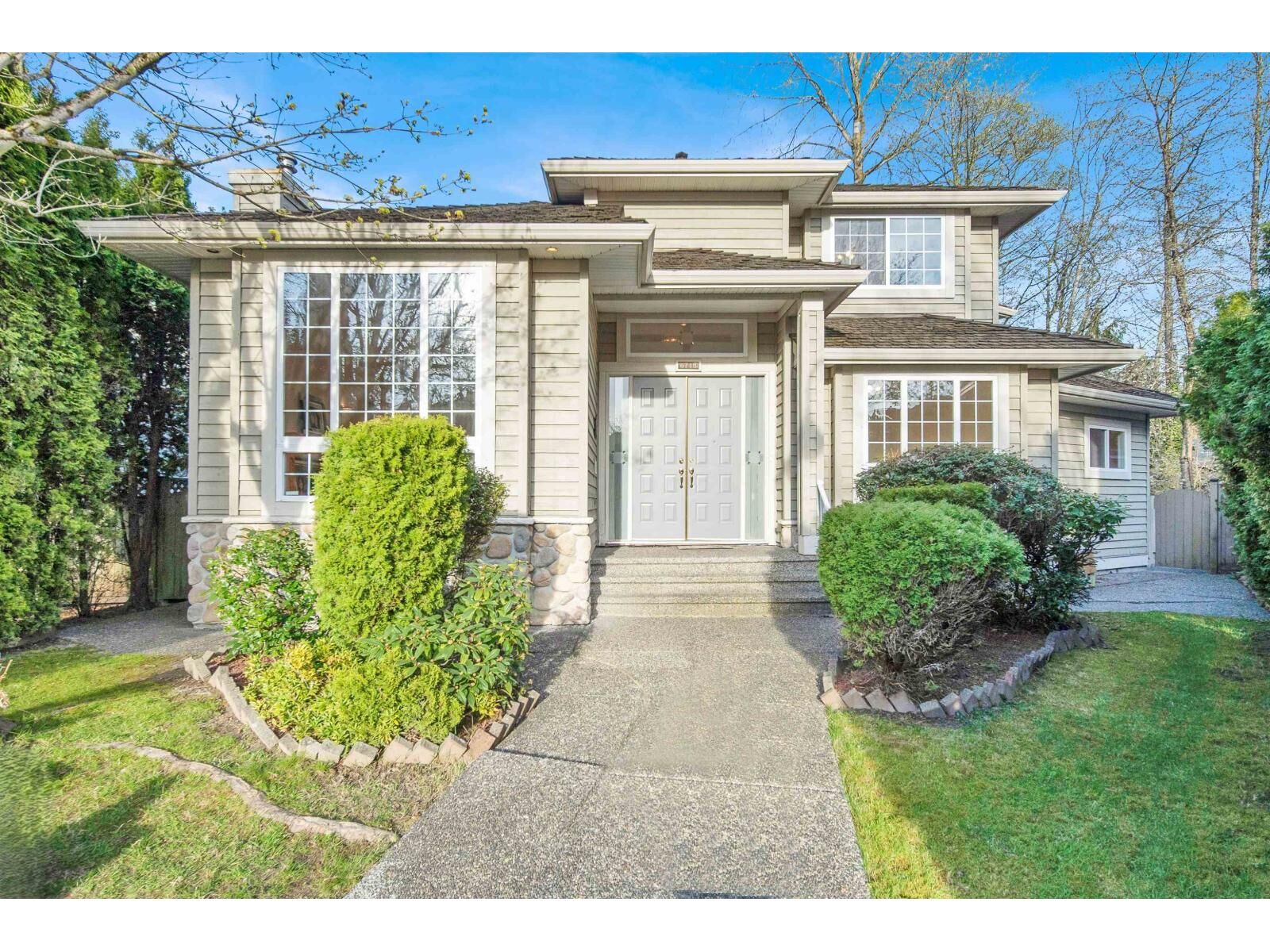 Photo de la propriété:  6748 Chateau Court  BC V4E 3M7 