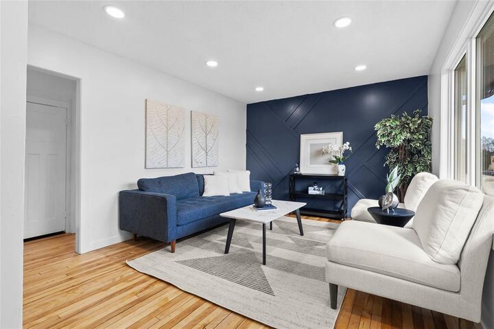 Property Photo:  939 McCalman Avenue  MB R2L 1H2 