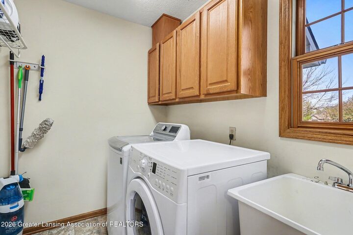 Property Photo:  13599 Honeylocust Drive  MI 48820 