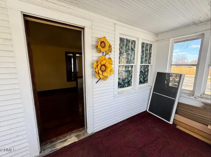 Property Photo: 202 4th Avenue SW ND 58401