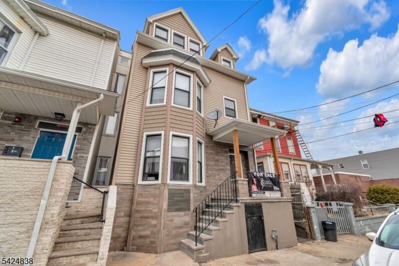 Property Photo:  25 Oak St 3  NJ 07501 