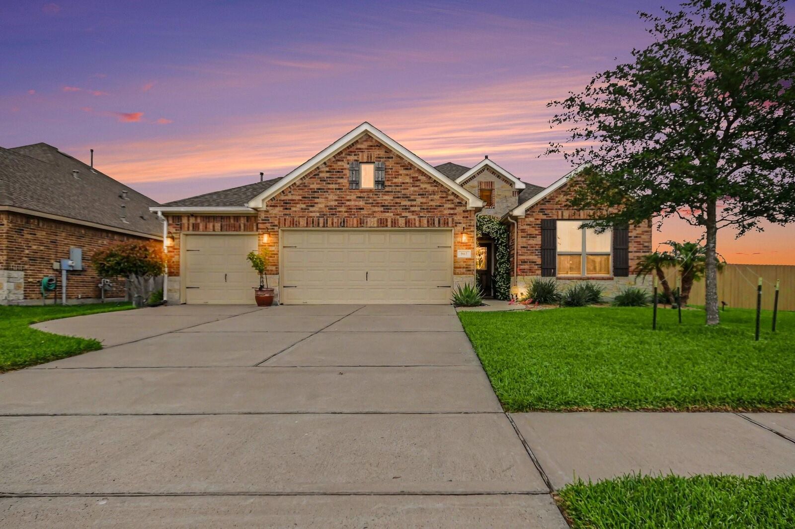 Property Photo:  902 White Willow Drive  TX 77590 