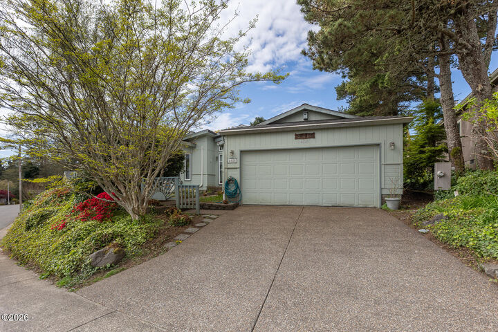 Property Photo:  4625 NE Voyage Avenue  OR 97367 