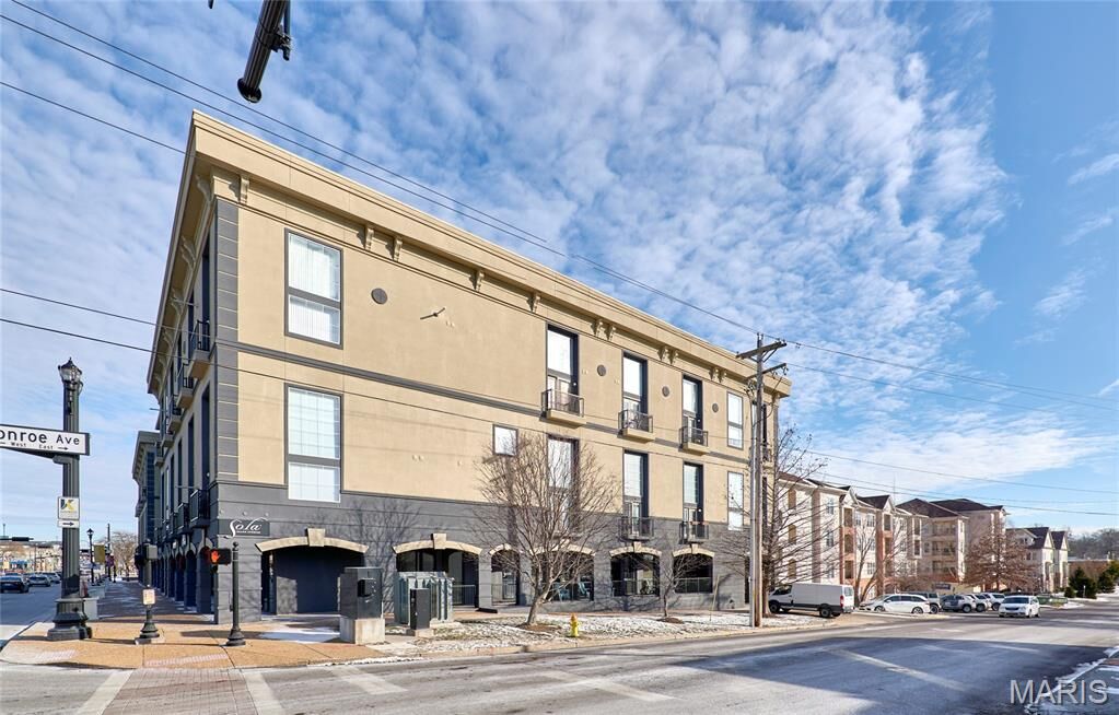 Property Photo:  200 S Kirkwood Road  MO 63122 