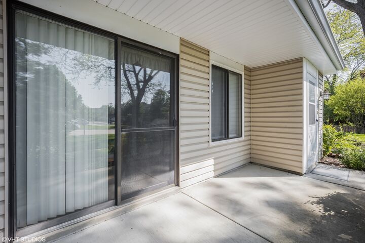 Property Photo:  411 Stevenson Place  IL 60061 