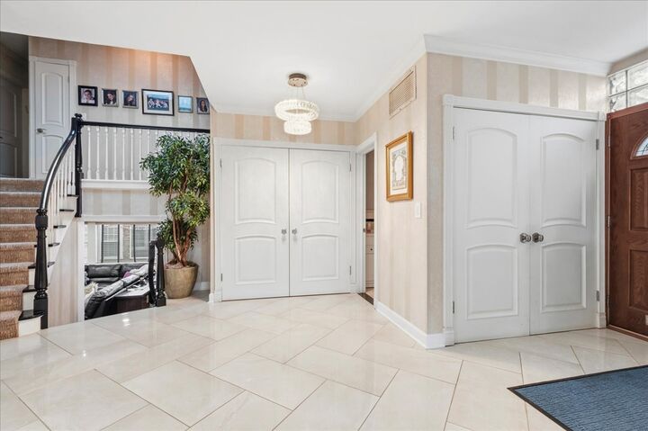 Property Photo:  2732 W Estes Avenue  IL 60645 