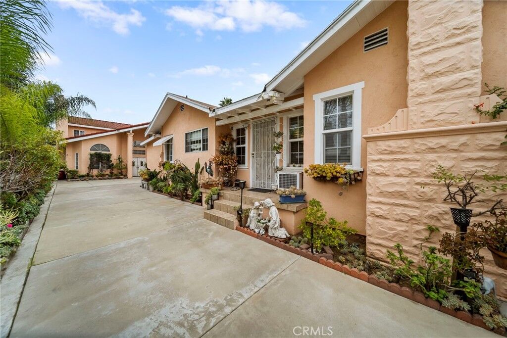 Property Photo:  1747 N Avenue 46  CA 90041 