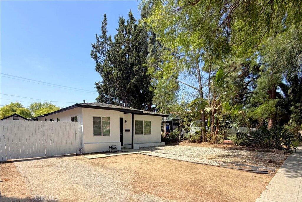 Property Photo:  3190 Estado Street  CA 91107 