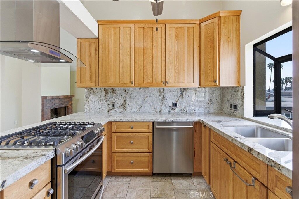 Property Photo:  16922 Lynn Lane F  CA 92649 