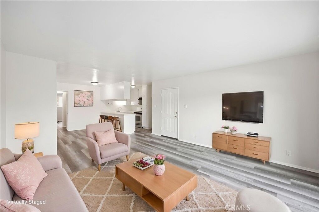 Property Photo:  406 W Regent Street 13  CA 90301 