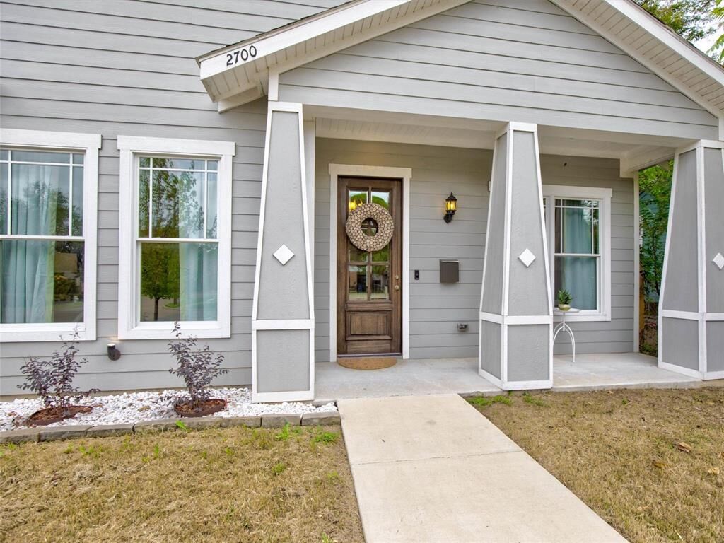 Property Photo:  2700 Gladstone Drive  TX 75211 