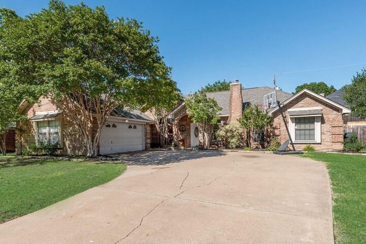 Property Photo:  7020 Live Oak Drive  TX 76182 