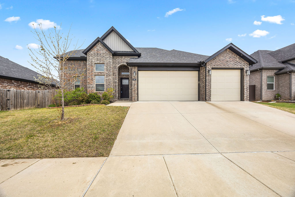 Property Photo: 562 N Drewrys Bluff Drive AR 72704