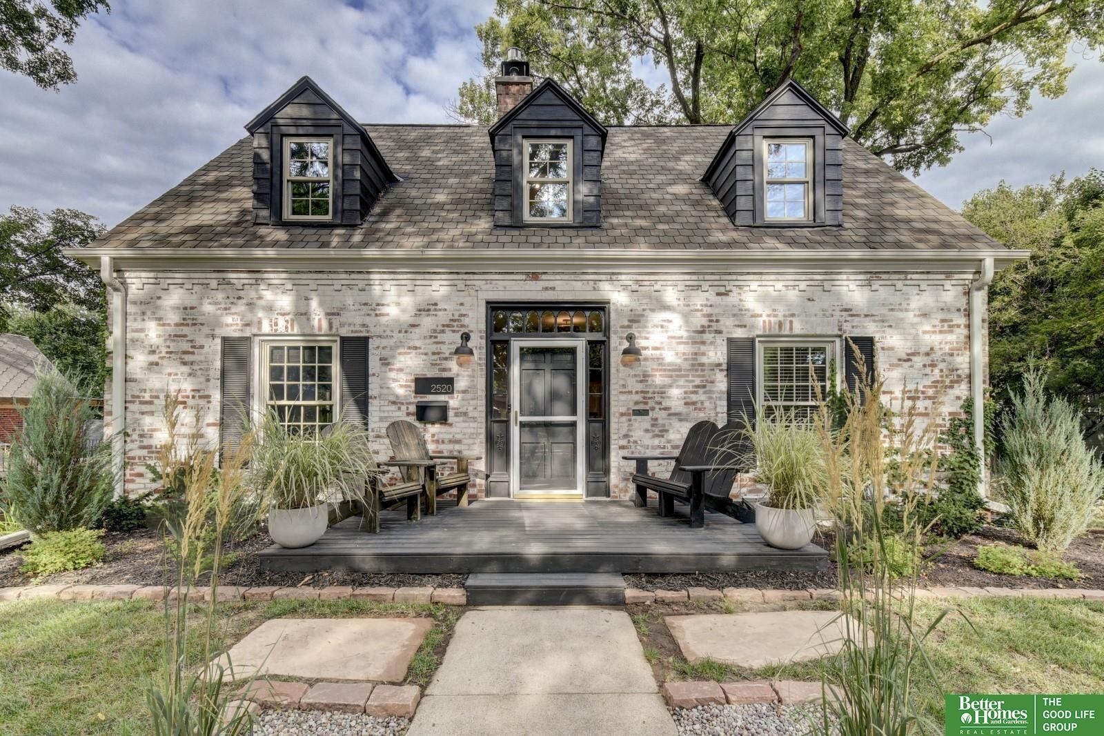 Property Photo:  2520 N 56 Street  NE 68104-9999 