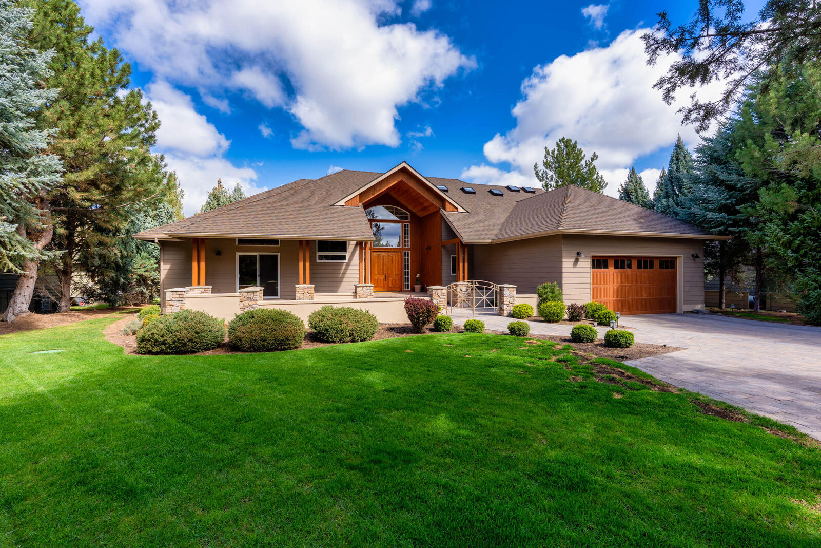 Property Photo:  1953 Kingfisher Circle  OR 97756 