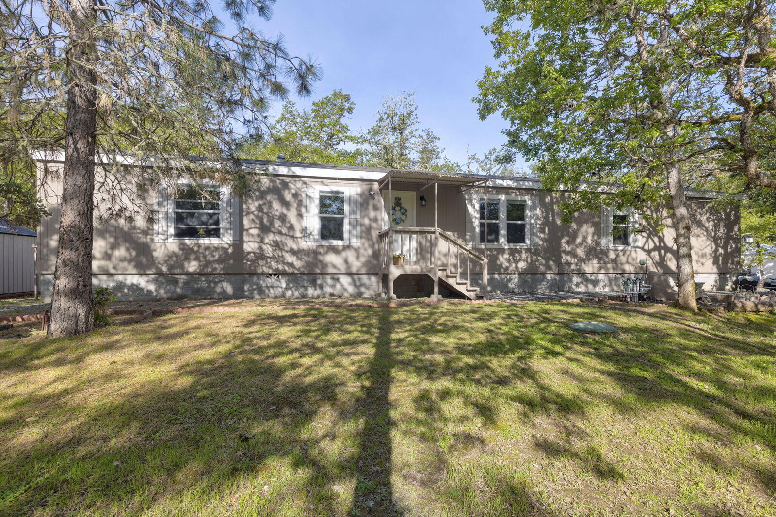 Property Photo:  395 S Livingston Way  OR 97526 