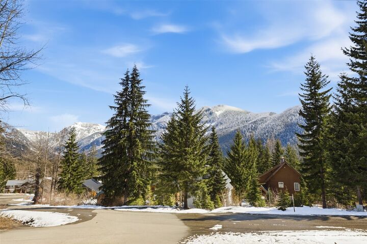 Property Photo:  21  Arlberg Place  WA 98068 