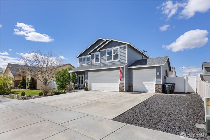 Property Photo:  1206 NE Fairway Drive  WA 98837 