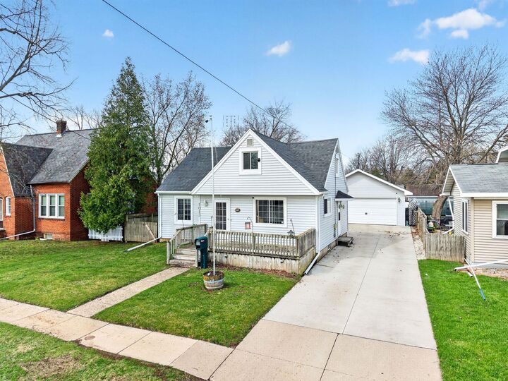 Property Photo:  1013 Harrison Street  WI 54956-3117 