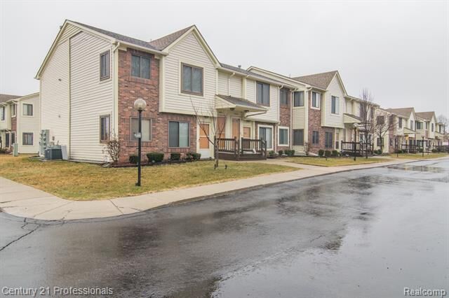 Property Photo:  15818 Orchard Lane 21  MI 48066 