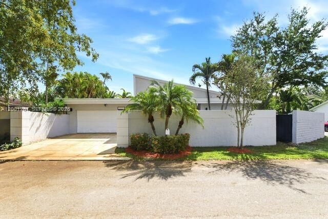 Property Photo:  400 NW 78th Ave  FL 33324 