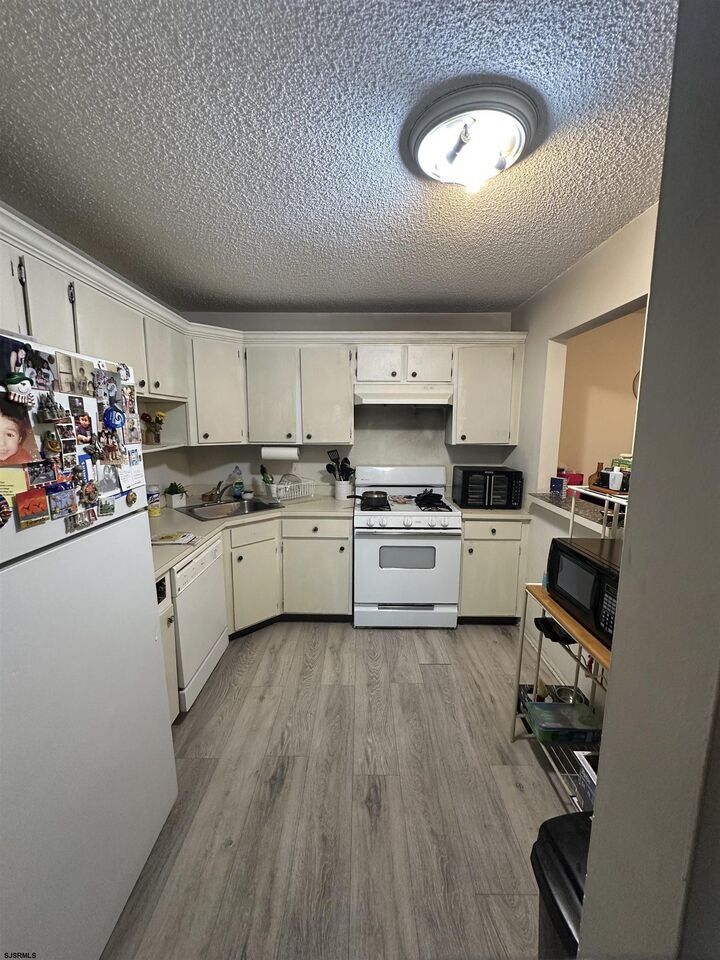 Property Photo:  32 Iroquois Dr 32  NJ 08205 