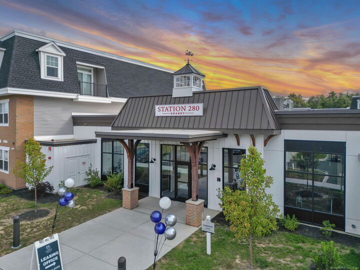 Property Photo:  280 Salmon Brook Street 5313  CT 06035 