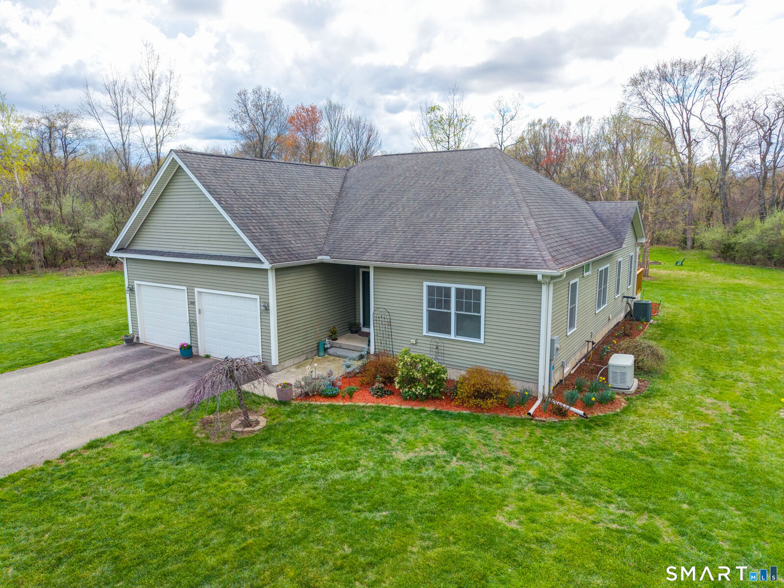 Property Photo:  140 East Road  CT 06016 